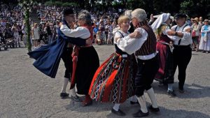 Människor dansar hambo
